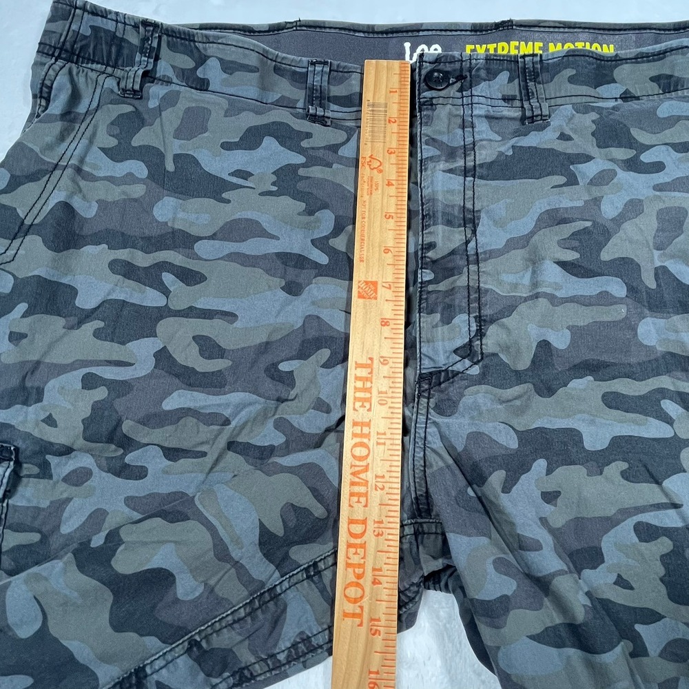 Lee Cargo Shorts Mens 50 Gray Camo Extreme Motion Stretch Performance Utility - Picture 8 of 12